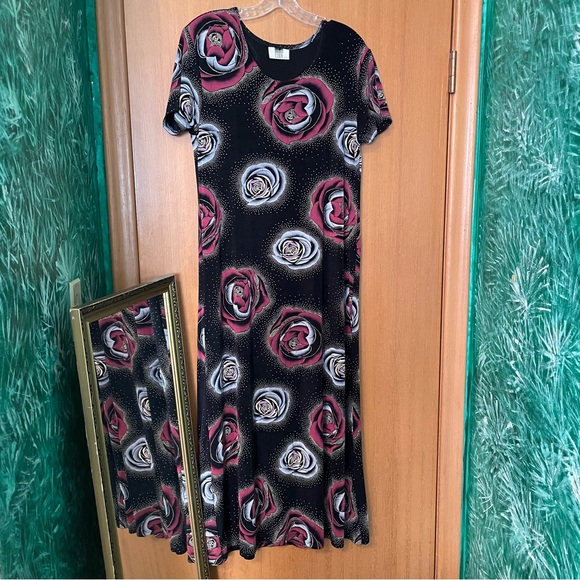Fashion Code Rose Print Black Dress—- stretchy!! - Picture 3 of 8
